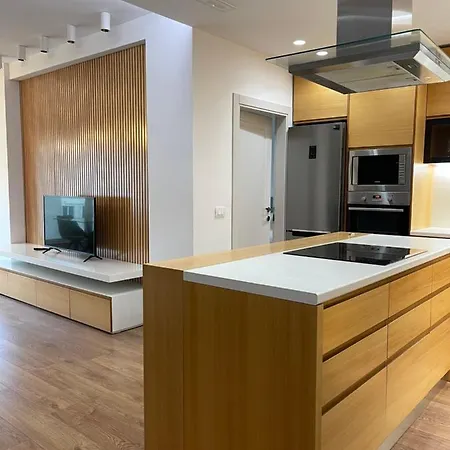 Square Tanners' Bridge Apartment *