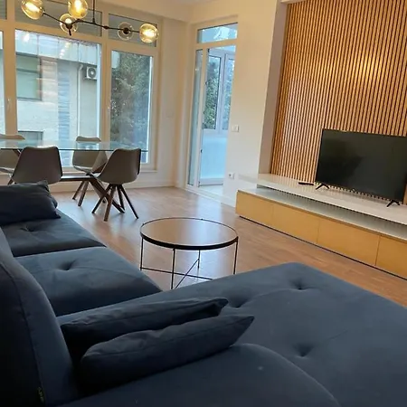 Square Tanners' Bridge Apartment