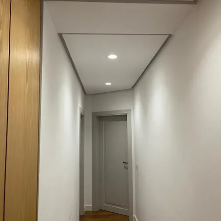 Square Tanners' Bridge Apartment *